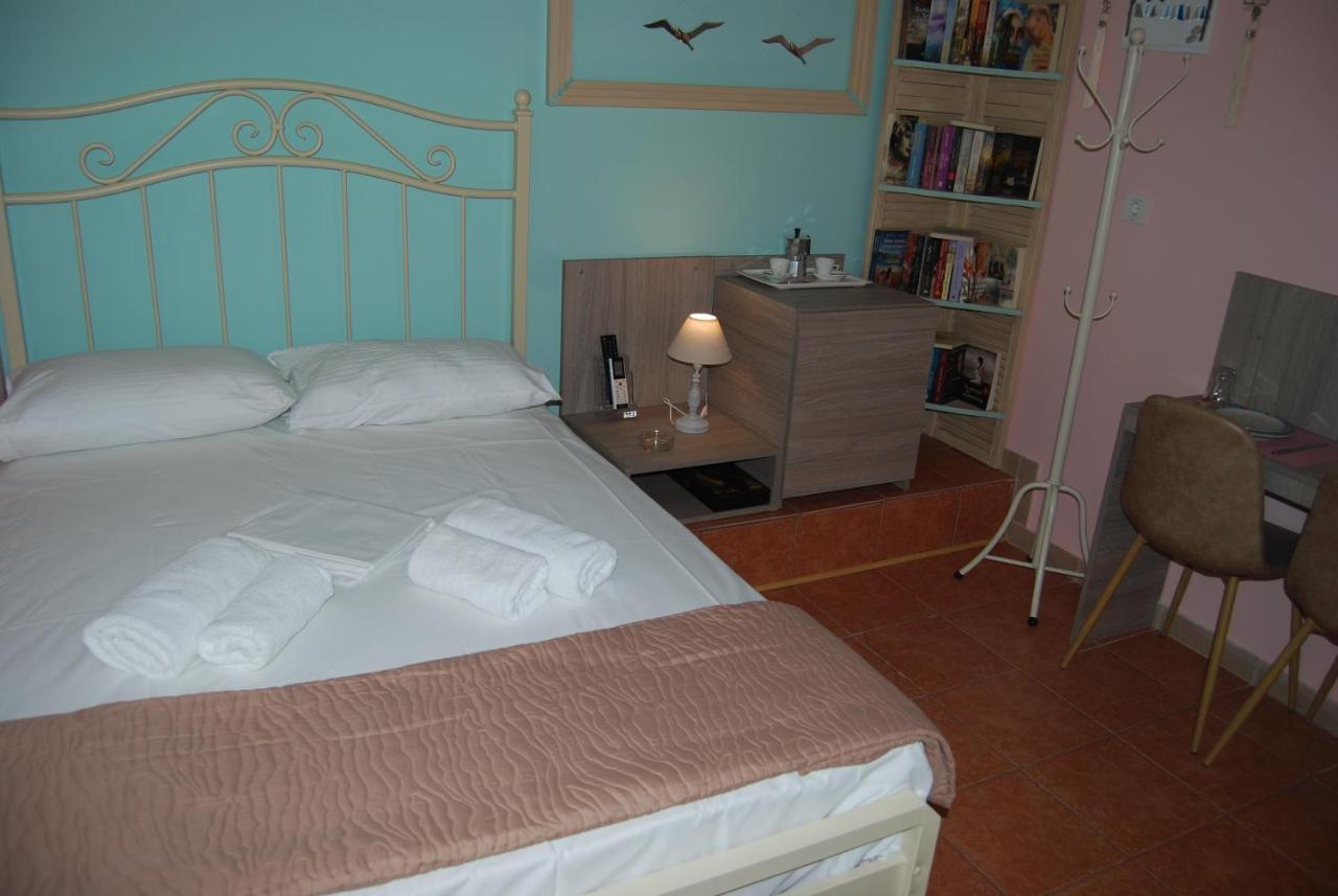 Kastro-Kyllini Luxury Traditional Room The Small Bookstore מראה חיצוני תמונה