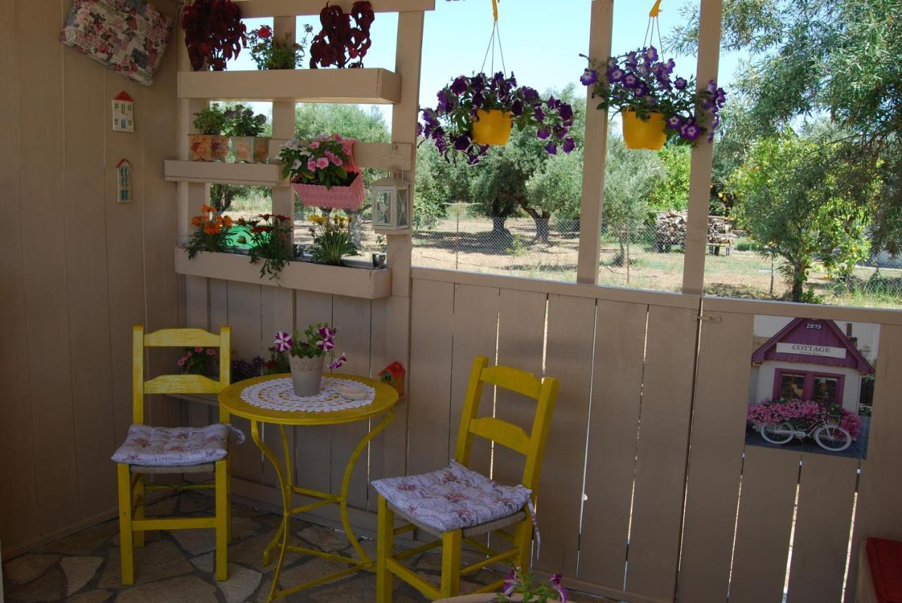 Kastro-Kyllini Luxury Traditional Room The Small Bookstore מראה חיצוני תמונה